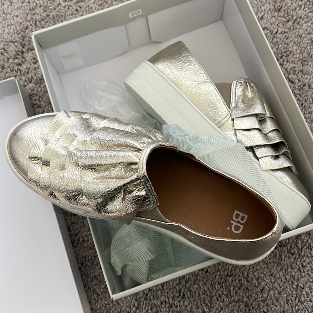 Brand New Genuine Leather Platform Sneaker